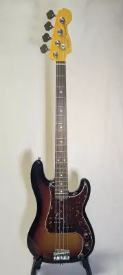 Fender - American Professional II Precision Bass, Rosewood Fingerboard - 3-Colour Sunburst